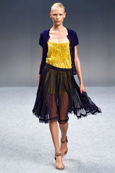 Look 11